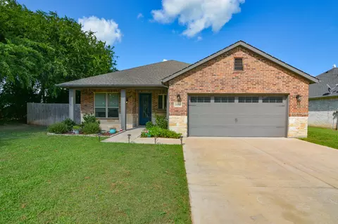 601 Mathew St, Grandview, TX 76050
