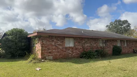2005 Gulfway Dr, Port Arthur, TX 77640