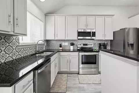8205 Cedarcrest Ln, Fort Worth, TX 76123