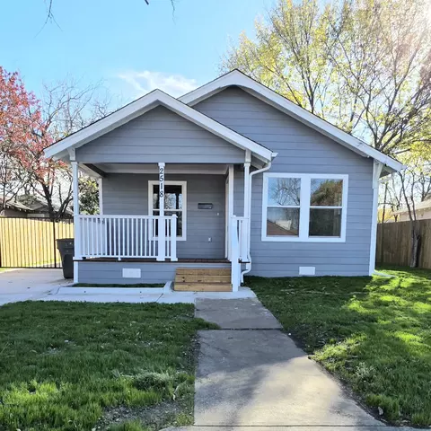 2518 W Clarendon Dr, Dallas, TX 75211