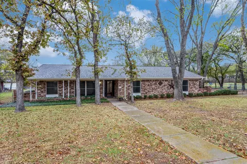 103 Mccullar Rd, Burleson, TX 76028