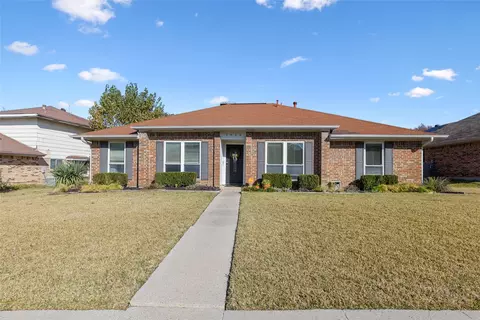 2619 Fallcreek Dr, Carrollton, TX 75006
