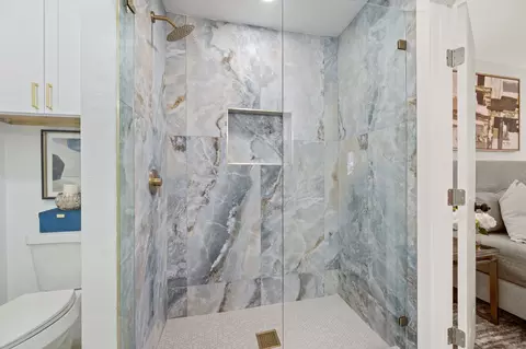 Bath - 3014 Kathleen Ln, Euless, TX 76039 photo 3 of 6