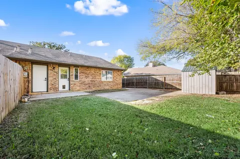 Exterior - 3014 Kathleen Ln, Euless, TX 76039 photo 3 of 3