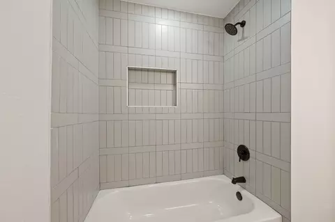 Bath - 3014 Kathleen Ln, Euless, TX 76039 photo 6 of 6