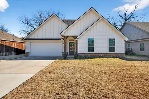 627 N Preston Ave, Van Alstyne, TX 75495