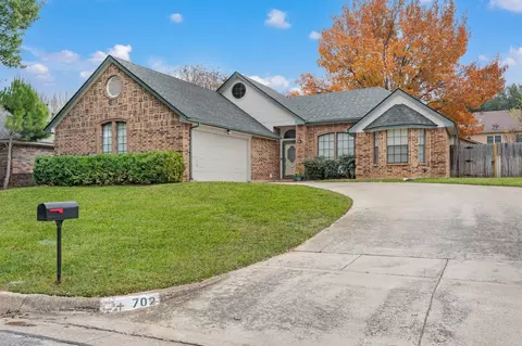 702 Giltin Ct, Arlington, TX 76006