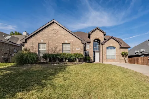 5545 Dunn Hill Dr, Fort Worth, TX 76137