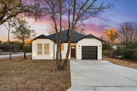 5901 S Lakeside Hills Ct, Granbury, TX 76048