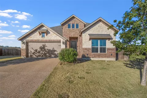 903 Dublin Ct, Mcgregor, TX 76657