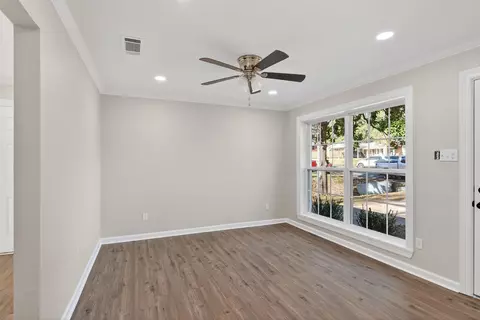 Living - 902 Clay St, Minden, LA 71055 photo 2 of 4
