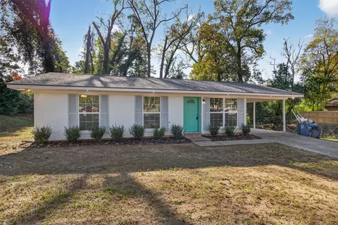 Exterior - 902 Clay St, Minden, LA 71055 photo 3 of 9