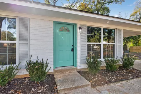 Exterior - 902 Clay St, Minden, LA 71055 photo 4 of 9