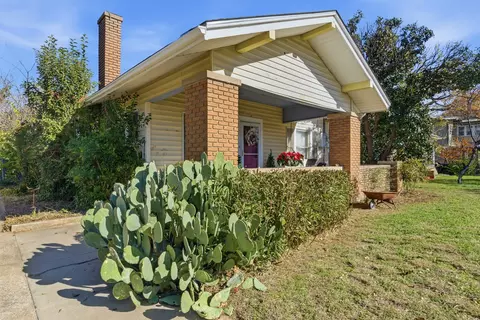 203 E Oak St, Weatherford, TX 76086