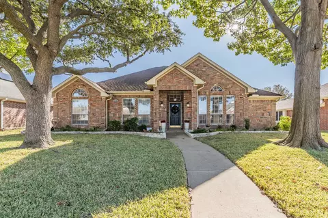6102 Hawkeye Rd, Rowlett, TX 75089
