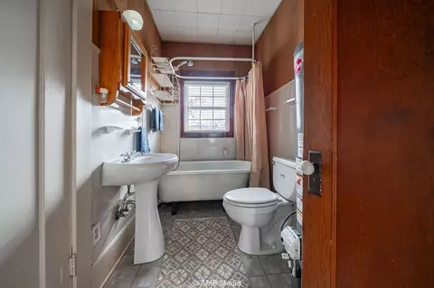 Bath - 1104 N Avenue Ave E, Haskell, TX 79521 photo 1 of 1