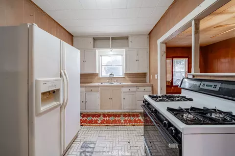 Kitchen - 1104 N Avenue Ave E, Haskell, TX 79521 photo 2 of 4