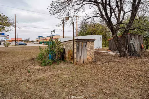 Exterior - 1104 N Avenue Ave E, Haskell, TX 79521 photo 7 of 9