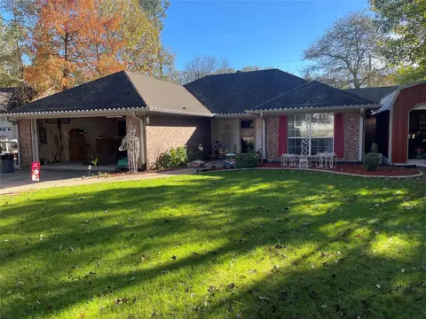 197 Green Meadow Trl, Holly Lake Ranch, TX 75765