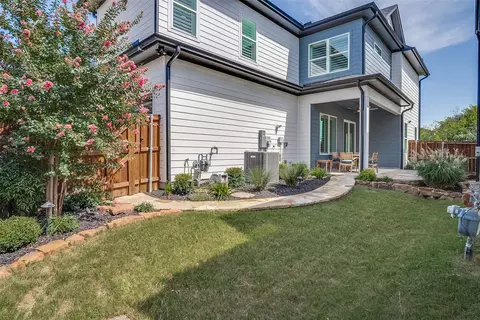 2216 Scenic Bluff Dr, Fort Worth, TX 76111