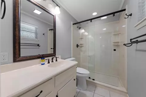 Bath - 3733 Laguna Vista Dr, Waco, TX 76708 photo 3 of 3