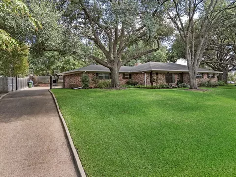 Exterior - 3733 Laguna Vista Dr, Waco, TX 76708 photo 3 of 10