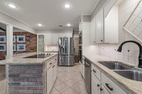 Kitchen - 3733 Laguna Vista Dr, Waco, TX 76708 photo 2 of 2