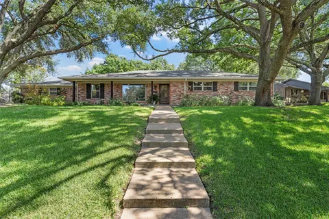Exterior - 3733 Laguna Vista Dr, Waco, TX 76708 photo 4 of 10