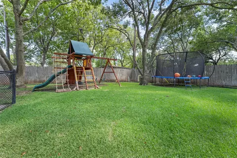 Exterior - 3733 Laguna Vista Dr, Waco, TX 76708 photo 8 of 10