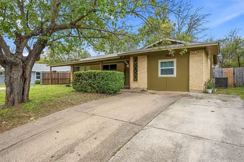 1702 Emerald St, Grand Prairie, TX 75051