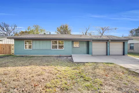610 Colgate Dr, Lancaster, TX 75134