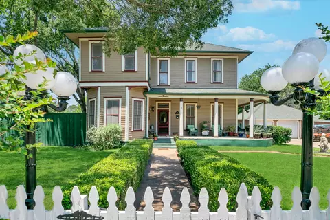 414 W Columbia St, Weatherford, TX 76086
