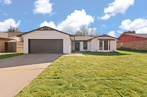 647 Evelyn Ln, Burleson, TX 76028
