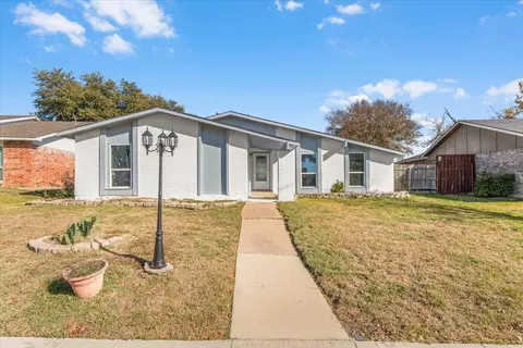 3102 Oak Hill Rd, Carrollton, TX 75007