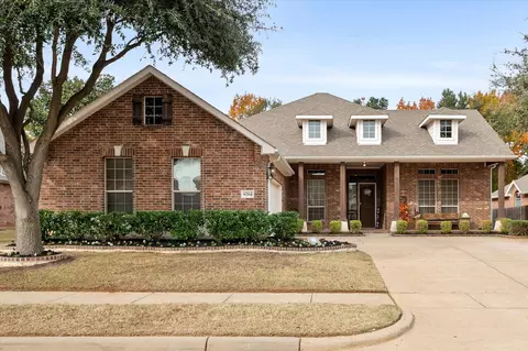 8204 Summerleaf Dr, Arlington, TX 76001