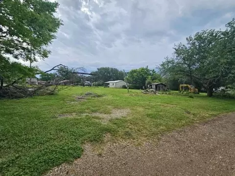 1067 Red Bird, Seven Points, TX 75143