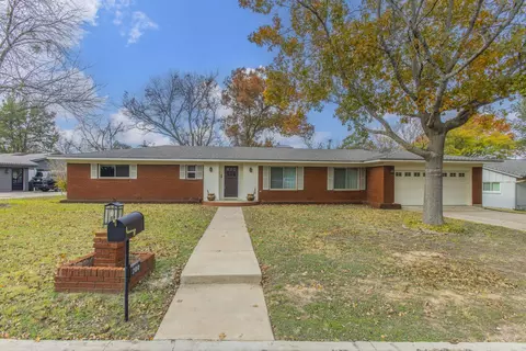 700 Falcon Dr, Woodway, TX 76712
