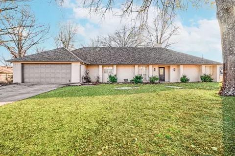 4410 Wood Creek Dr, Reno, TX 75462