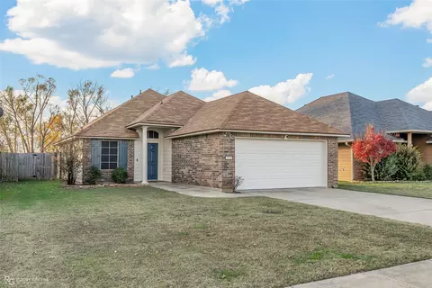 3303 Grand Lake Dr, Bossier City, LA 71111