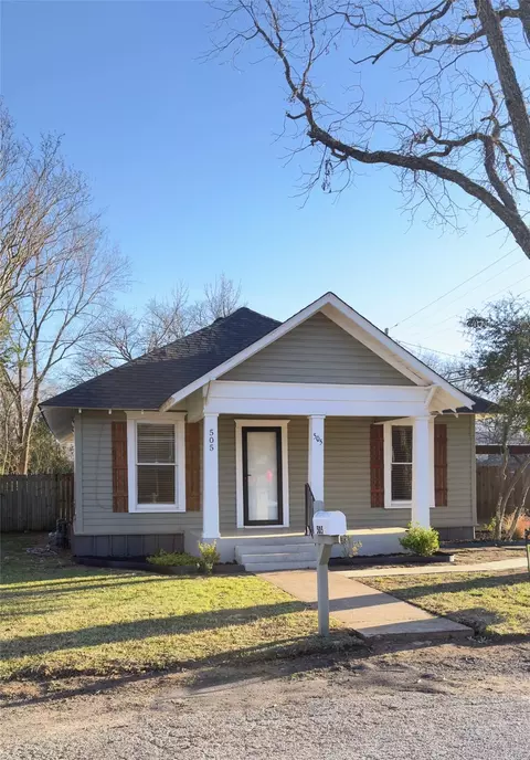 505 W Earl St, Cleburne, TX 76033