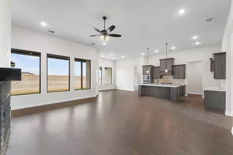 136 Lila Lake Dr, Waxahachie, TX 75165