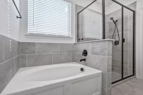 Bath - 1684 Pegasus Dr, Forney, TX 75126 photo 3 of 6