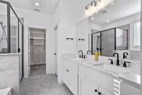 Bath - 1684 Pegasus Dr, Forney, TX 75126 photo 2 of 6