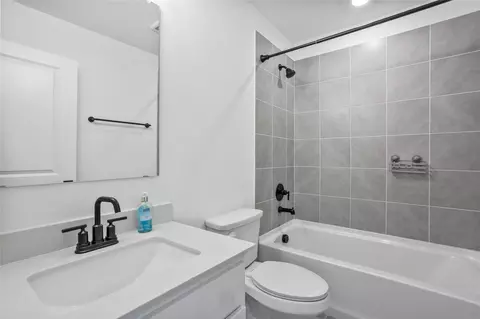 Bath - 1684 Pegasus Dr, Forney, TX 75126 photo 5 of 6