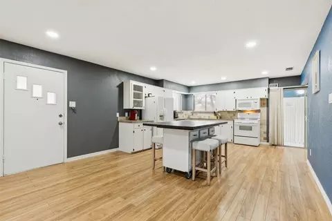 102 Woodland Dr, Highland Village, TX 75077