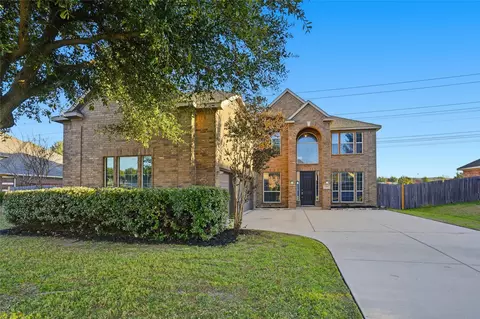 704 Rolling Hills Ln, Desoto, TX 75115