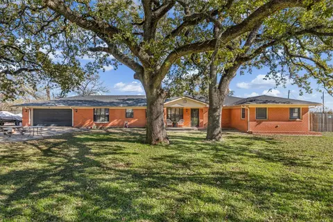 7633 S 3rd St Rd, Waco, TX 76706