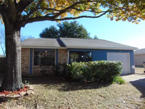 9402 Sugarberry Rd, Dallas, TX 75249