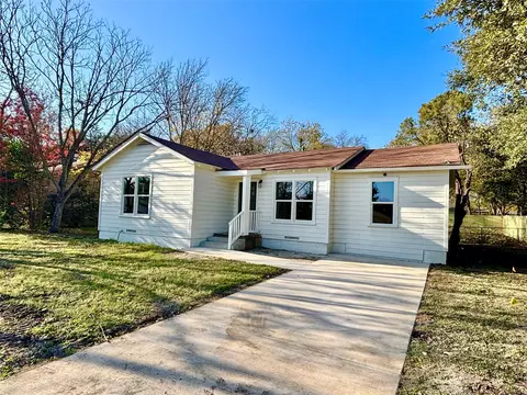 1104 W 10th St, Mcgregor, TX 76657