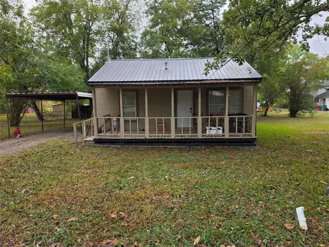 240 S College St, Deport, TX 75435